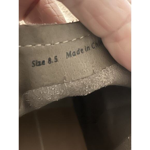 NWOB Dolce Vita Trist Tay Ankle Boots •Women 8.5• Dark Taupe Suede Pull On - Picture 9 of 11